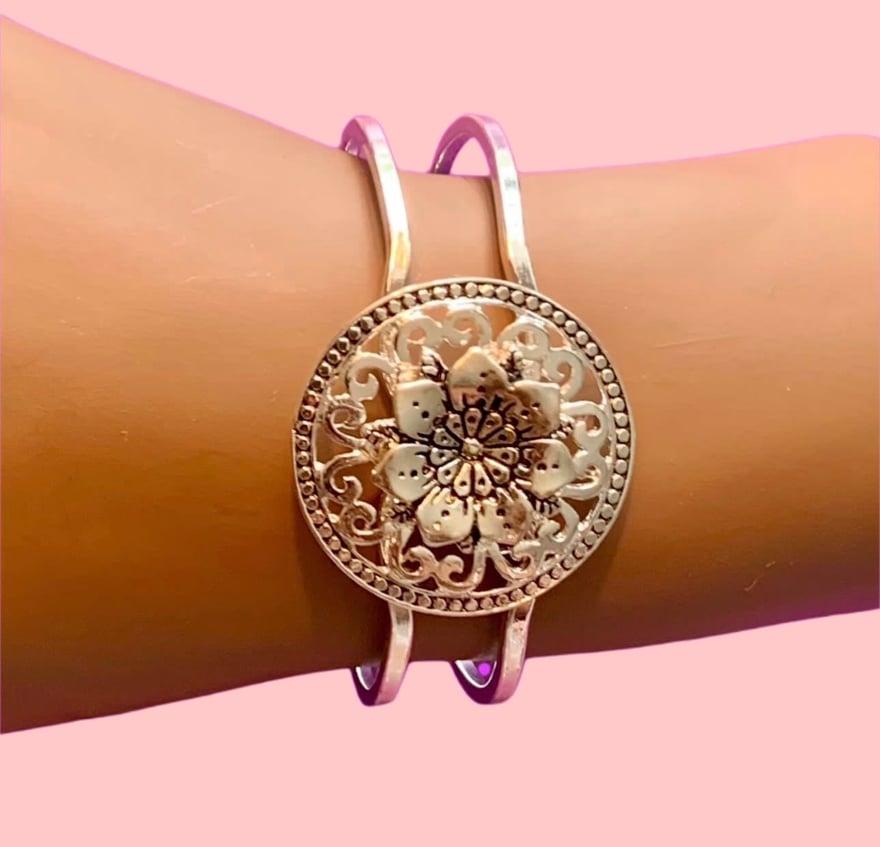 Le Fleur snap Bangle Flower