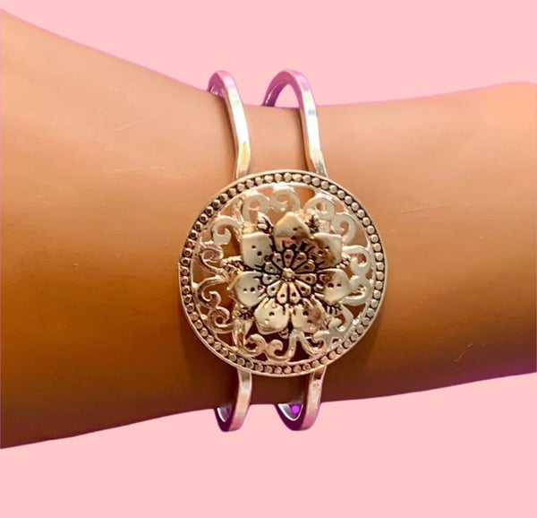 Le Fleur snap Bangle Flower