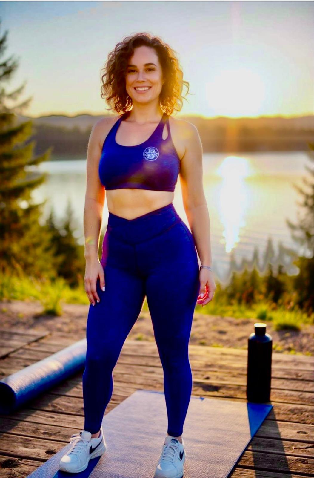 Two Piece Off Shoulder Gym Set in Navy-Blue